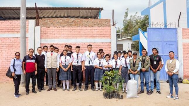 Municipalidad De Sullana Apoyó Iniciativa De Escolares De Reforestar En Su Comunidad 