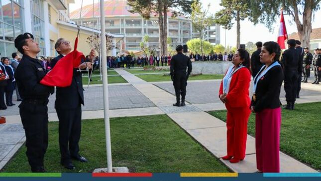 El pleno del concejo provincial 2023-2026 y el gerente de Seguridad Ciudadana realizaron el izamiento del pabellón nacional y la bandera de Cajamarca, contando con la participación de funcionarios y trabajadores de la Municipalidad Provincial de Cajamarca.
👉Este primer lunes de mes, tuvo una celebración especial por el Trigésimo primer aniversario de creación del servicio de Serenazgo (1 de julio). 
🗣El gerente de Seguridad ciudadana, Cnel. PNP (r) Jorge Luis Salazar, saludó y felicitó a todos los integrantes del cuerpo de Serenazgo por el esfuerzo, dedicación y tan loable labor que realizan para mantener una ciudad más segura. 