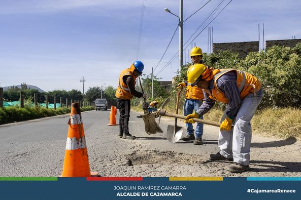 La Municipalidad Provincial de Cajamarca, continúa acelerando a través del programa Renace y nuestros colaboradores, el mantenimiento de vías que permitan mejorar la transitabilidad en toda la ciudad.
