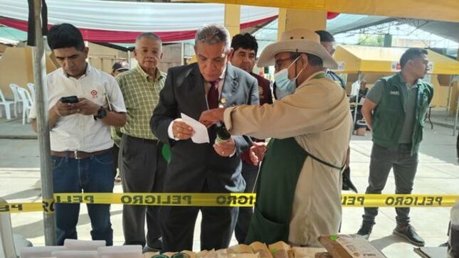 INAUGURAN PRIMER MERCADO ITINERANTE DE LA CHACRA A LA OLLA Y A COMER PESCADO 2023
