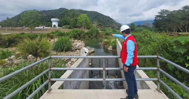 La Contraloría General advirtió que el Gobierno Regional de San Martín resolvió el contrato de la obra de mejoramiento del servicio de agua para riego agrario, sin demandar a la empresa privada que ejecute la carta fianza por S/ 1.6 millones que garantiza la recuperación de los fondos públicos y la liquidación del proyecto. 