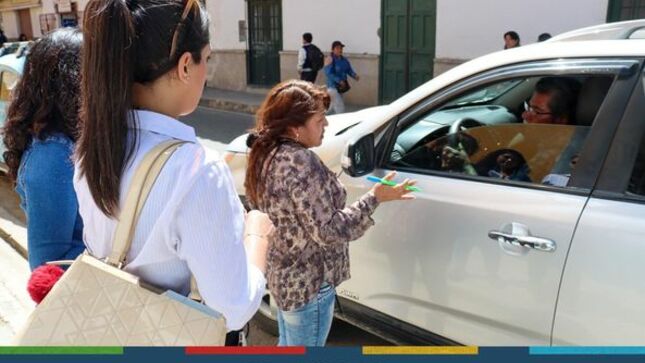 La gerencia de Transportes y Seguridad Vial de la Municipalidad Provincial de Cajamarca continúa sensibilizando a los ciudadanos sobre la implementación de los espacios de estacionamiento temporal según Ordenanza Municipal N°836-CMPC, con el fin de mejorar la transitabilidad y orden en la ciudad.