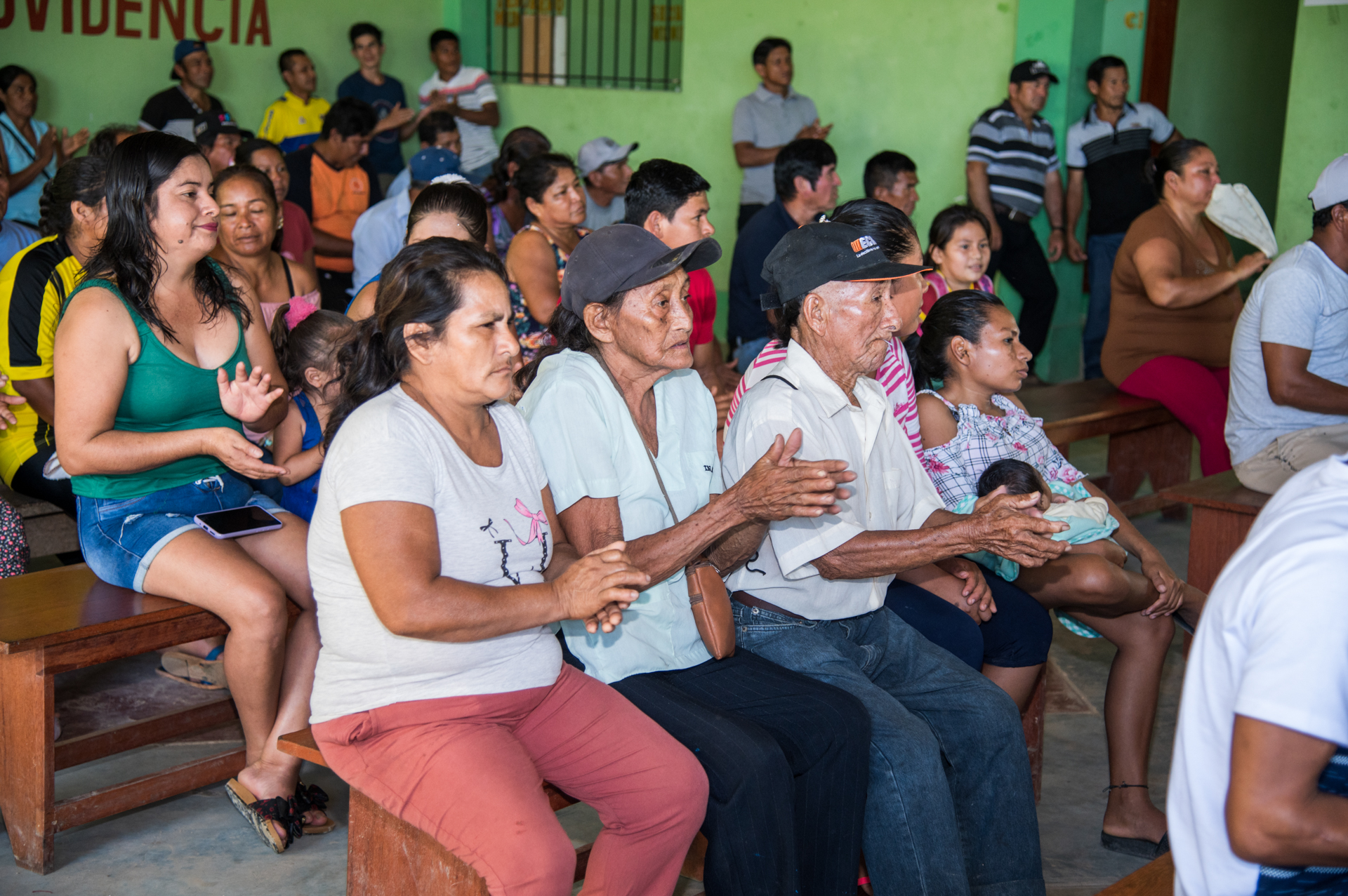 Entrega de títulos de propiedad a los vecinos del centro poblado Providencia.