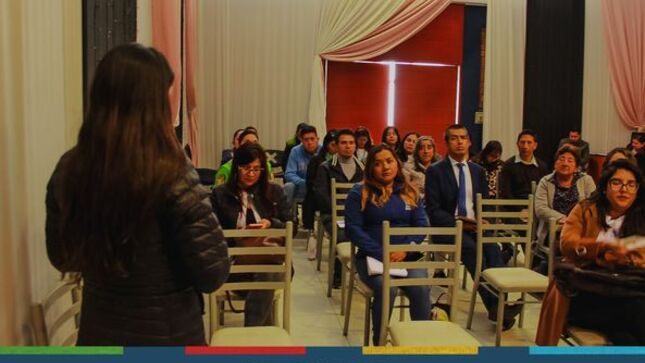 La Municipalidad Provincial de Cajamarca, a través de la gerencia de Desarrollo Social y el Programa “Renace Mujer y Familia” realizaron la reunión de la Instancia Provincial de Concertación para Prevenir Sancionar y Erradicar la Violencia contra las mujeres y los integrantes del grupo familiar con los distintos actores de las instituciones pertenecientes.
👉Con el firme compromiso de la gestión actual, erradicar la violencia contra la mujer se llevó a cabo esta importante reunión, para continuar con el plan de trabajo que tiene como finalidad elaborar, implementar, monitorear y evaluar las políticas públicas encargadas de combatir la violencia contra las mujeres y los integrantes del grupo familiar, y promover el cumplimiento de la Ley Nº 30364.
🤝Además, garantizar una vida libre de violencia y el reconocimiento de los derechos humanos fundamentales de las mujeres y los Integrantes del Grupo Familiar a lo largo de toda su vida; en estrecha coordinación y articulación entre las instituciones públicas y privadas.