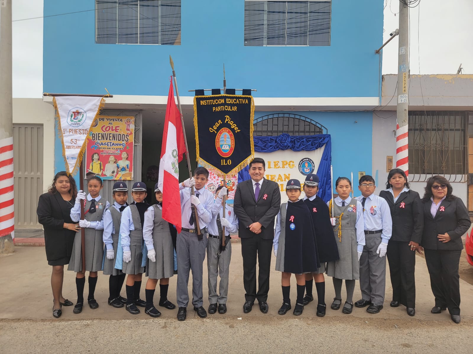 • Estudiantes de la Institución educativa Particular ganaron concurso de desfile escolar nivel primario por el 53° aniversario de la provincia de Ilo