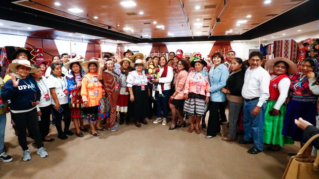  Presidenta Dina Boluarte: “Que Ruraq maki brille por todo lo alto”
