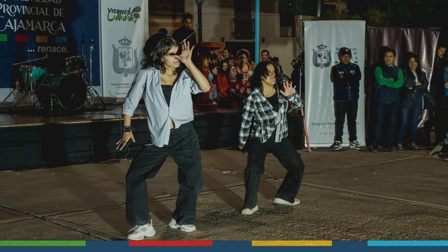 Revive los mejores momentos de nuestro viernes cultural realizado en el barrio San Sebastián 💃🏻.
Acompáñanos todos los viernes 🎨 a vivir de nuevas experiencias en diferentes puntos de nuestra ciudad. 🗣️🎼🎻