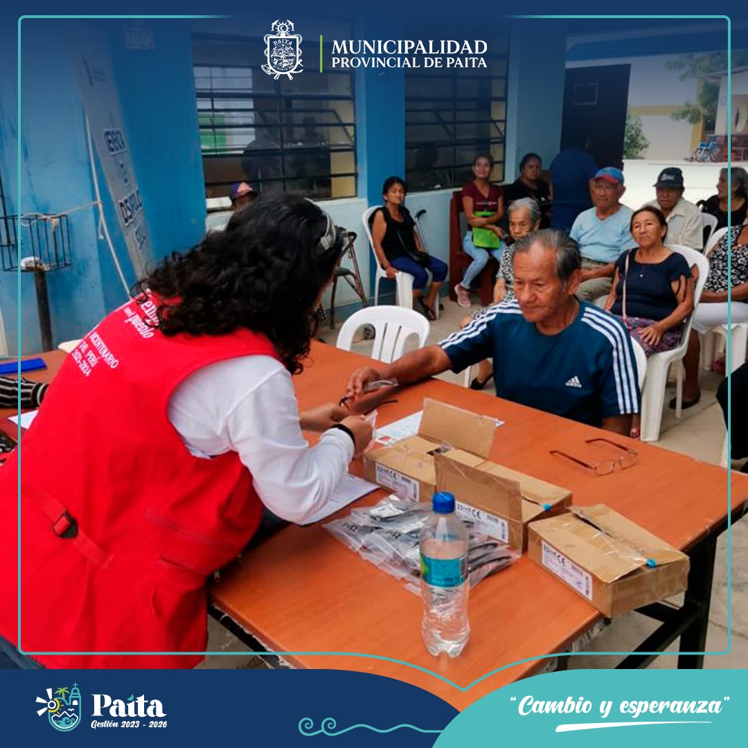 Entrega de lentes de lectura a beneficiarios