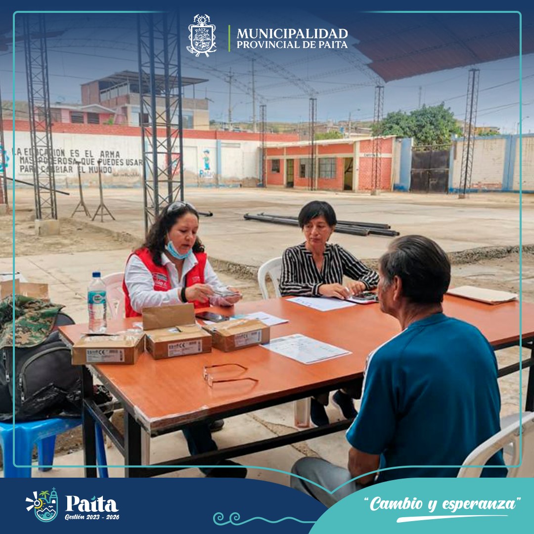Entrega de lentes de lectura a beneficiarios