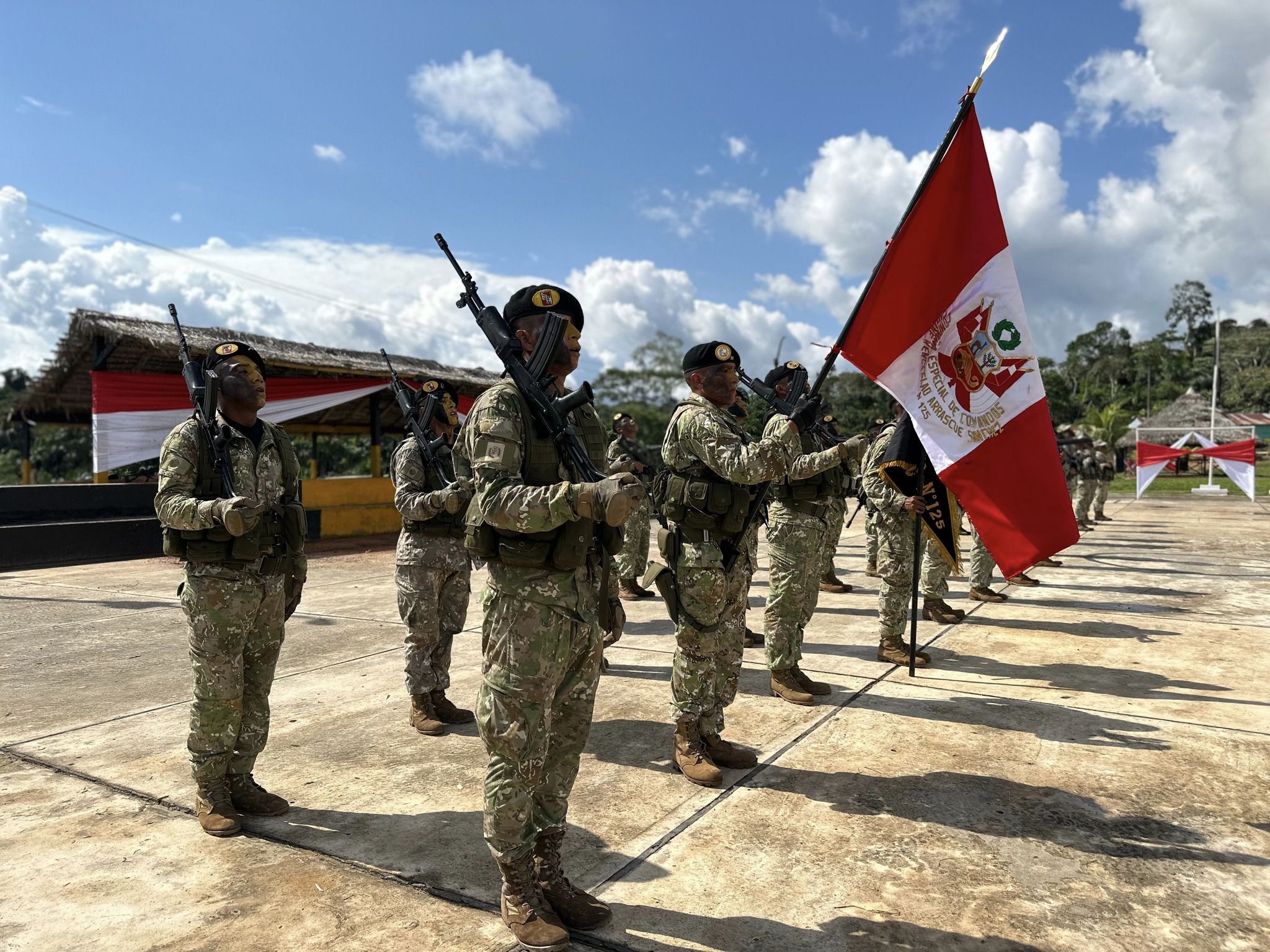 Comandante General del Ejército verifica la capacidad de entrenamiento y la moral del soldado peruano, centinelas de nuestras fronteras amazónicas.