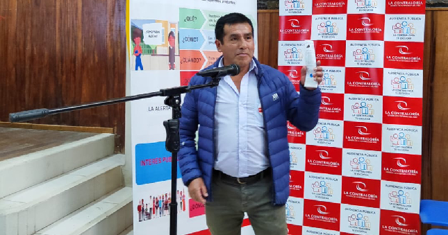 La Contraloría General de la República hace un llamado a los representantes de la sociedad civil organizada y a los ciudadanos de las provincias y distritos de Azángaro y Melgar, para que participen en la audiencia pública presencial “La Contraloría te escucha”. Este importante espacio de participación ciudadana tiene como objetivo recibir denuncias sobre el presunto uso inadecuado de bienes y recursos públicos en las municipalidades y otras entidades del Estado.