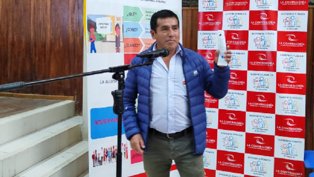 La Contraloría General de la República hace un llamado a los representantes de la sociedad civil organizada y a los ciudadanos de las provincias y distritos de Azángaro y Melgar, para que participen en la audiencia pública presencial “La Contraloría te escucha”. Este importante espacio de participación ciudadana tiene como objetivo recibir denuncias sobre el presunto uso inadecuado de bienes y recursos públicos en las municipalidades y otras entidades del Estado.
