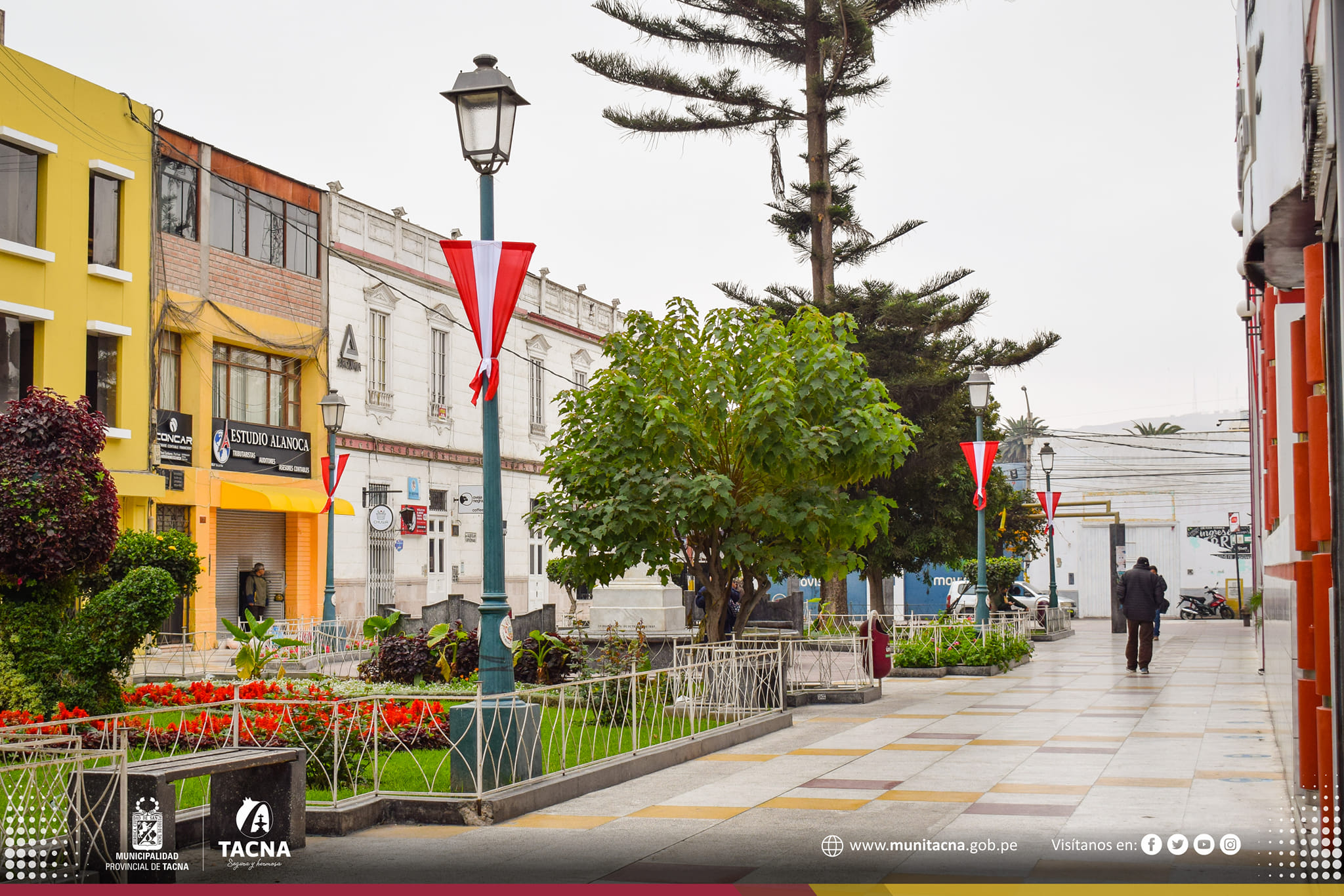 Tacna luce de rojo y blanco por Fiestas Patrias