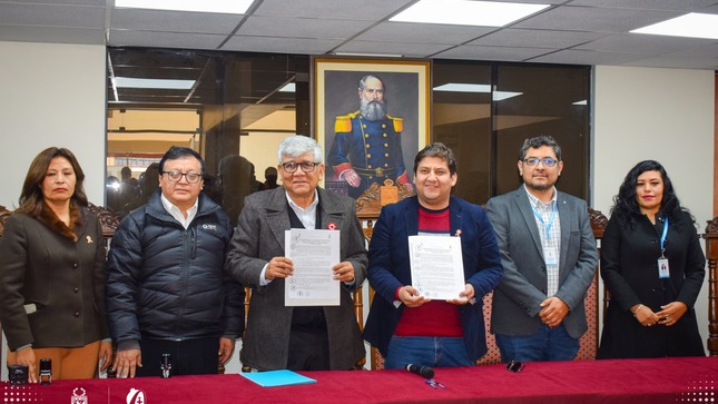 Alcalde de Tacna firma convenio con el Distrito de Gregorio Albarracín