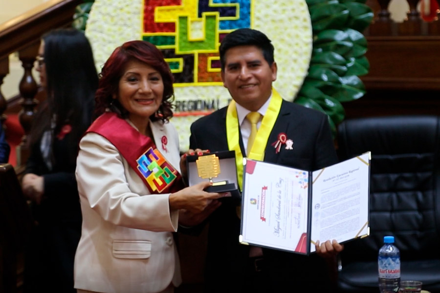 Gobernadora Rosa Vásquez condecoró a personalidades distinguidas de la región Lima en el Congreso de la República