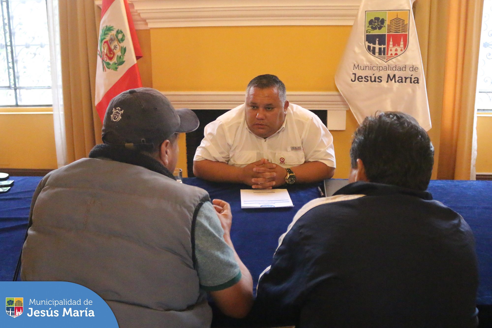👏🏼 Gracias a todos los vecinos que asistieron a nuestra audiencia vecinal y pudieron compartir sus sugerencias y opiniones a nuestro alcalde, Jesús Gálvez Olivares.
Porque en Jesús María ¡𝑻𝒖 𝒂𝒍𝒄𝒂𝒍𝒅𝒆 𝒕𝒆 𝒆𝒔𝒄𝒖𝒄𝒉𝒂! 🧏🏽♂️