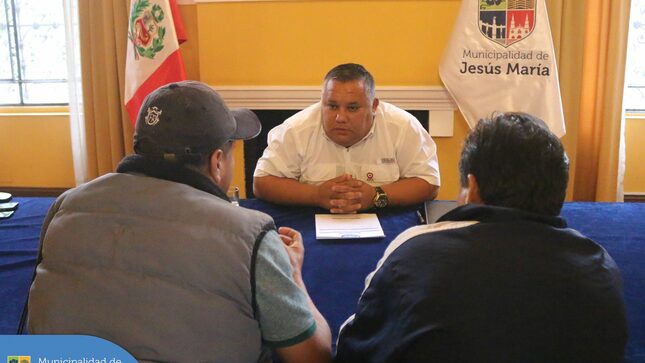 👏🏼 Gracias a todos los vecinos que asistieron a nuestra audiencia vecinal y pudieron compartir sus sugerencias y opiniones a nuestro alcalde, Jesús Gálvez Olivares.
Porque en Jesús María ¡𝑻𝒖 𝒂𝒍𝒄𝒂𝒍𝒅𝒆 𝒕𝒆 𝒆𝒔𝒄𝒖𝒄𝒉𝒂! 🧏🏽‍♂️