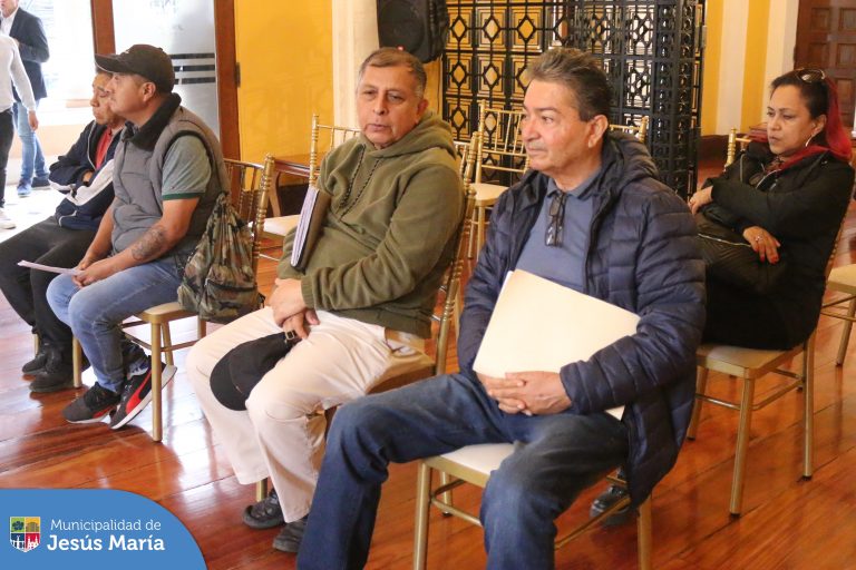 👏🏼 Gracias a todos los vecinos que asistieron a nuestra audiencia vecinal y pudieron compartir sus sugerencias y opiniones a nuestro alcalde, Jesús Gálvez Olivares.
Porque en Jesús María ¡𝑻𝒖 𝒂𝒍𝒄𝒂𝒍𝒅𝒆 𝒕𝒆 𝒆𝒔𝒄𝒖𝒄𝒉𝒂! 🧏🏽♂️
