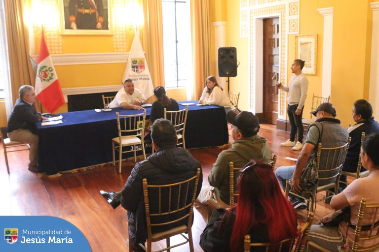 👏🏼 Gracias a todos los vecinos que asistieron a nuestra audiencia vecinal y pudieron compartir sus sugerencias y opiniones a nuestro alcalde, Jesús Gálvez Olivares.
Porque en Jesús María ¡𝑻𝒖 𝒂𝒍𝒄𝒂𝒍𝒅𝒆 𝒕𝒆 𝒆𝒔𝒄𝒖𝒄𝒉𝒂! 🧏🏽♂️