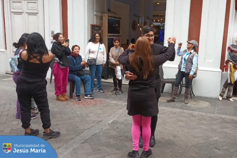 👏 Nuestros vecinos disfrutaron de un paseo interdistrital muy entretenido.
¡Permanezcan 🧐 atentos a nuestras redes sociales, seguiremos anunciando actividades para todos los jesusmarianos! 🙌