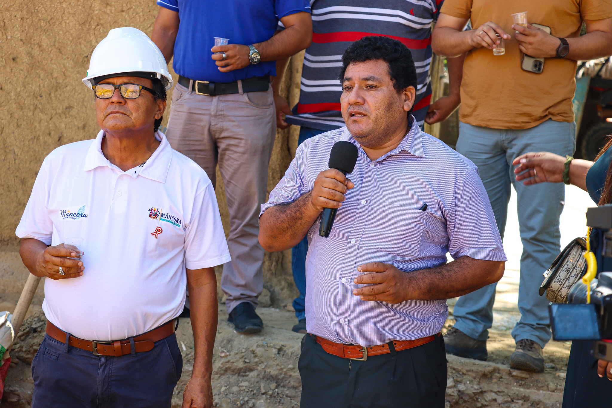 COLOCACIÓN DE LA PRIMERA PIEDRA DE LA OBRA REHABILITACIÓN DEL PUENTE DE CONECTIVIDAD DE LAS POCITAS Y VICHAYITOS