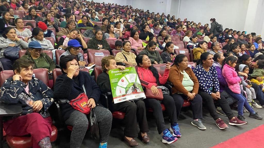 Más de 400 representantes de comedores populares y ollas comunes son capacitados en lucha contra el dengue