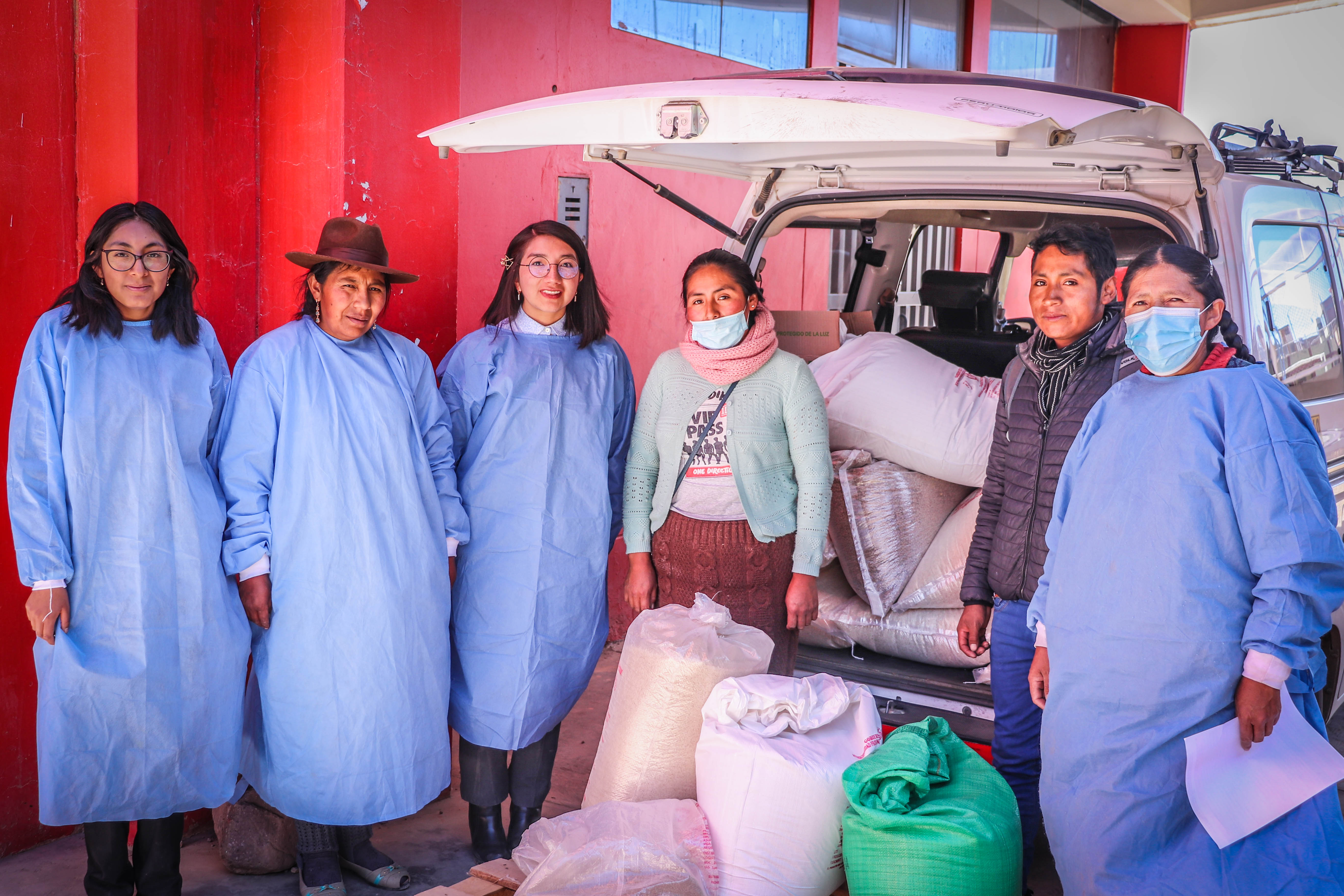 Entrega de alimentos a comedores a populares