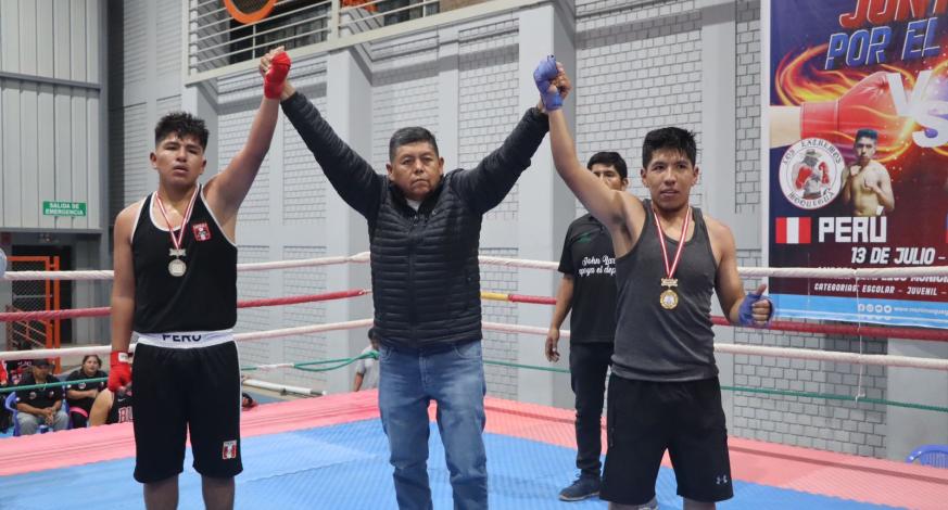 Con la presencia del titular provincial, John Larry Coayla y el regidor Rudolf Gutiérrez, se desarrolló con gran aceptación el campeonato Internacional “Juntos por el box”, destacándose deportistas moqueguanos y chilenos que mostraron su destreza y talento en esta disciplina.