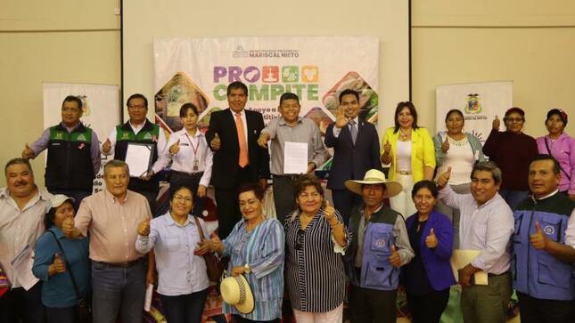 El Alcalde Provincial, CPC. John Larry Coayla realizó el lanzamiento del PROCOMPITE 2023 por ocho millones de soles, que serán destinados al cofinanciamiento de los planes de negocio ganadores. Acompañaron en el evento, los regidores Rudolf Gutiérrez y Sandra Espinoza.