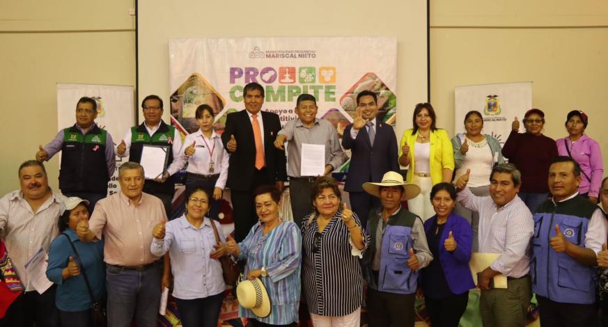 El Alcalde Provincial, CPC. John Larry Coayla realizó el lanzamiento del PROCOMPITE 2023 por ocho millones de soles, que serán destinados al cofinanciamiento de los planes de negocio ganadores. Acompañaron en el evento, los regidores Rudolf Gutiérrez y Sandra Espinoza.