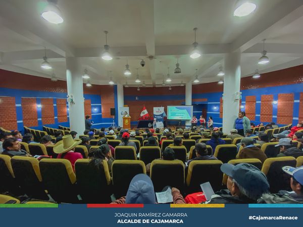 a Municipalidad Provincial de Cajamarca, realizó una capacitación dirigida a obreros municipales, cumpliendo con la directiva "Normas para la gestión del proceso de capacitación en entidades publicas".
👉La oficina general de gestión de Recursos Humanos en coordinación con la Superintendencia Nacional de Fiscalización Laboral (SUNAFIL) realizó el taller denominado Seguridad y Salud en el Trabajo, cumpliendo con el cronograma de capacitaciones para mejorar el rendimiento y la prevención de lesiones o enfermedades. .