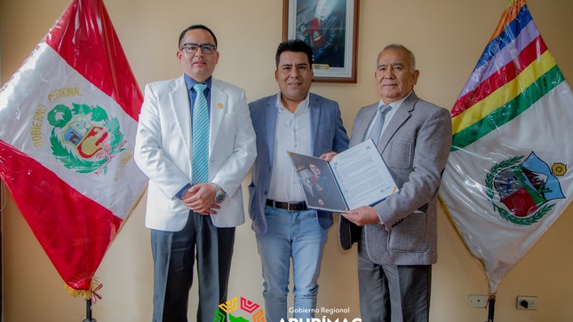 Gobernador regional Percy Godoy designa al Méd. Ibar Quintana como nuevo director general de salud Apurímac II