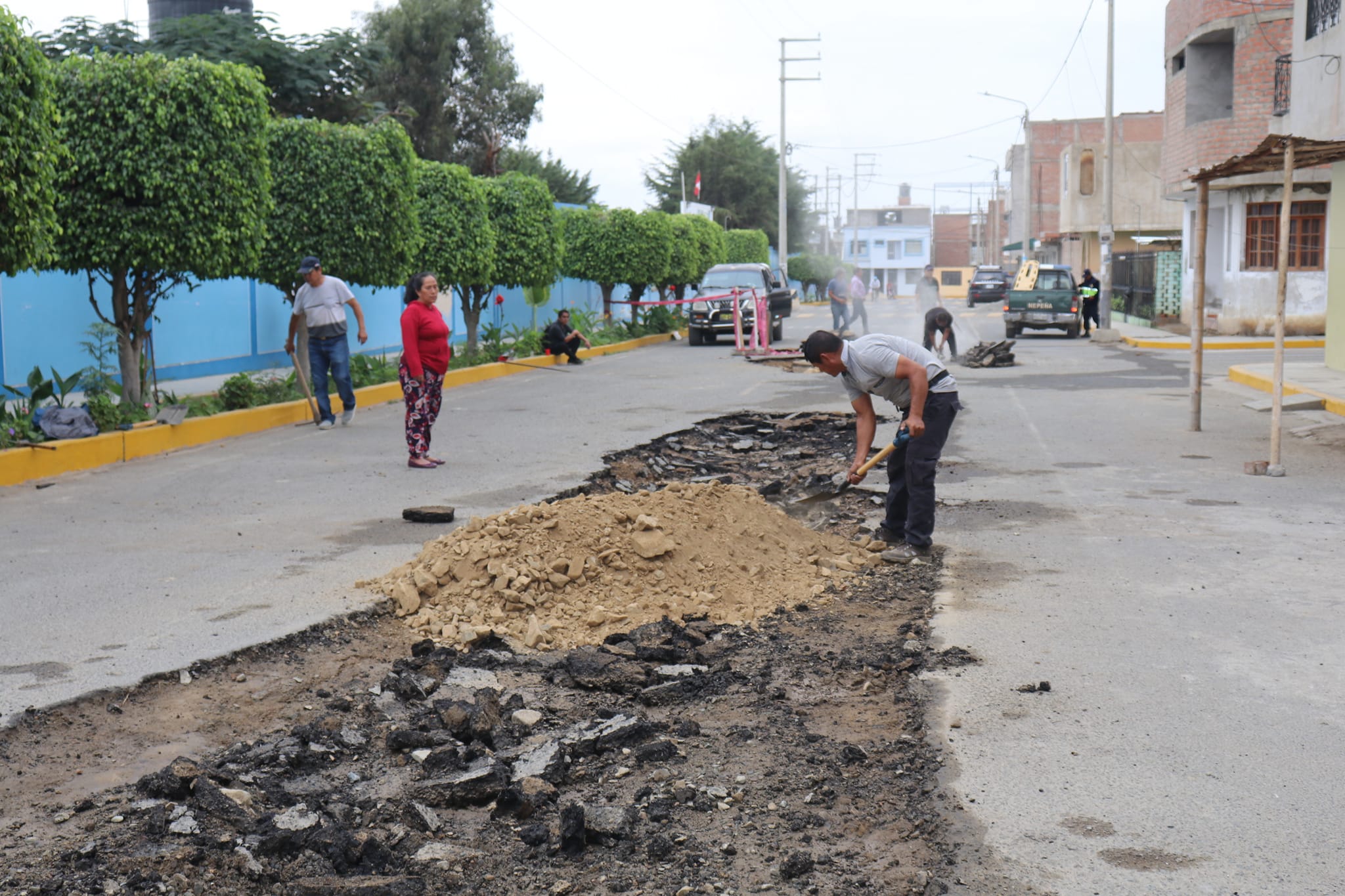 Reparación de pistas cerca a I.E. San Jacinto