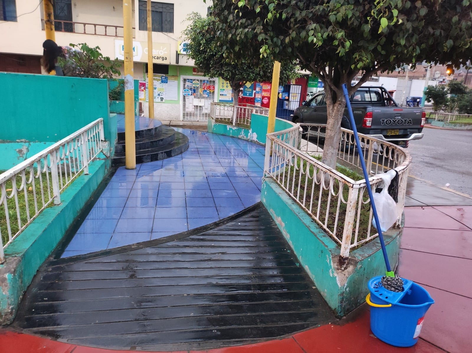 Limpieza en locales comunales y calles del distrito