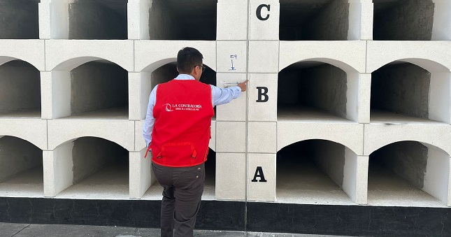 La Contraloría alertó que el Cementerio General de Huancayo viene funcionando sin las autorizaciones administrativas debidas, lo que podría conllevar a su clausura definitiva o temporal; y evidenció deficiencias de construcción en varios pabellones lo que pone en riesgo los recursos económicos de la Sociedad de Beneficencia de Huancayo, a cargo de dicho camposanto.