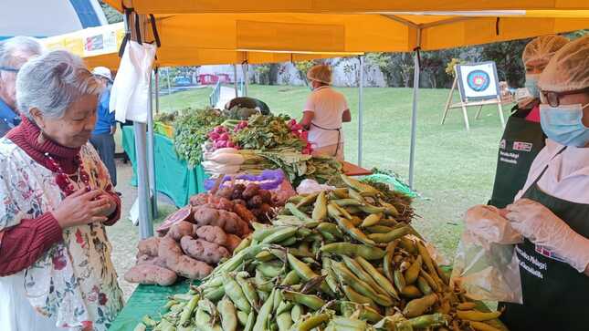 Mercado itinerante "De la Chacra a la Olla"