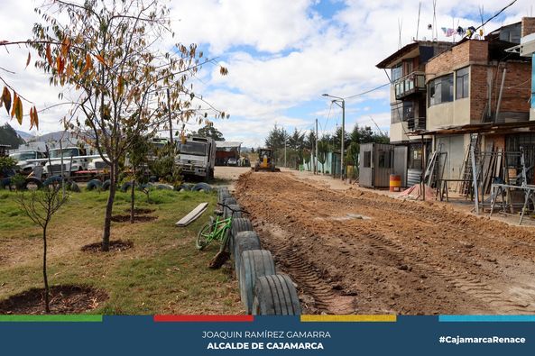 El alcalde provincial, Joaquin Ramírez Gamarra, dispuso que se realice el mantenimiento con la colocación de afirmado en toda la faja marginal del río Mashcón en la zona del puente Venecia. 
🗣"Seguiremos trabajando en la limpieza, mantenimiento y habilitación de toda la faja marginal del río Mashcón. Mi compromiso es firme para tener lo antes posible la vía de evitamiento” enfatizó el alcalde Joaquin Ramírez