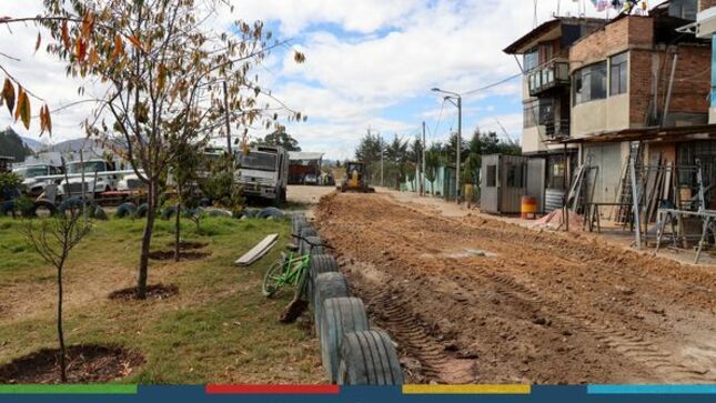 El alcalde provincial, Joaquin Ramírez Gamarra, dispuso que se realice el mantenimiento con la colocación de afirmado en toda la faja marginal del río Mashcón en la zona del puente Venecia. 
🗣"Seguiremos trabajando en la limpieza, mantenimiento y habilitación de toda la faja marginal del río Mashcón. Mi compromiso es firme para tener lo antes posible la vía de evitamiento” enfatizó el alcalde Joaquin Ramírez