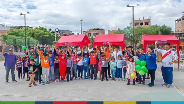 📌El Comité Provincial De Seguridad Ciudadana – COPROSEC, desarrolló el día sábado 15 de julio el concurso de pintura para niños “LA SEGURIDAD EN MI BARRIO” en la plataforma Las Torrecitas, un evento artístico que reunió a más de 40 niños de la zona. 
👉El objetivo es crear y mantener entornos preventivos en el contexto de su compromiso con la seguridad ciudadana y potenciar los escenarios de protección y promoción de derechos, así como promover la participación significativa de los moradores.
🗣El gerente de Seguridad Ciudadana Crnl. EP (r) Jorge Salazar Pérez, indicó que parte de esta iniciativa es un trabajo articulado con cada uno de los presidentes de los 24 sectores, buscando tener espacios seguros y de libre recreación para los más pequeños de la casa. 
✅Por su parte, Oscar Chávez, vicepresidente del sector Las Torrecitas, felicitó esta iniciativa de la actual gestión municipal liderada por el alcalde provincial Joaquin Ramírez Gamarra,  permitiendo estos espacios para que niños y niñas puedan dar a conocer sus habilidades artísticas.