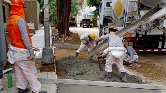 Trabajos de pistas y veredas en urbanización Miraflores se acerca al 90% de avance