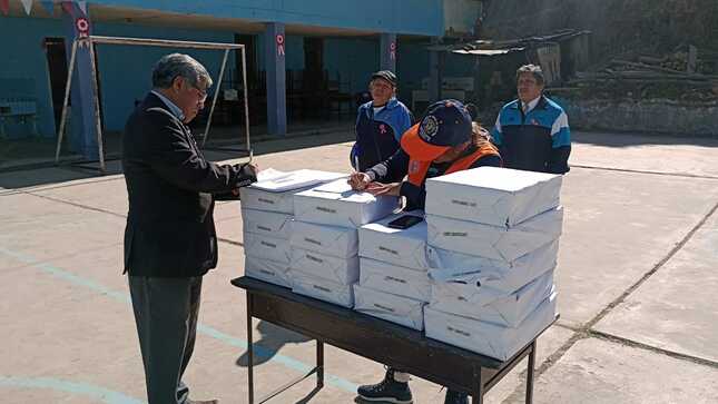 Se entregó cuadernos al colegio de La Perla en Atavillos Alto