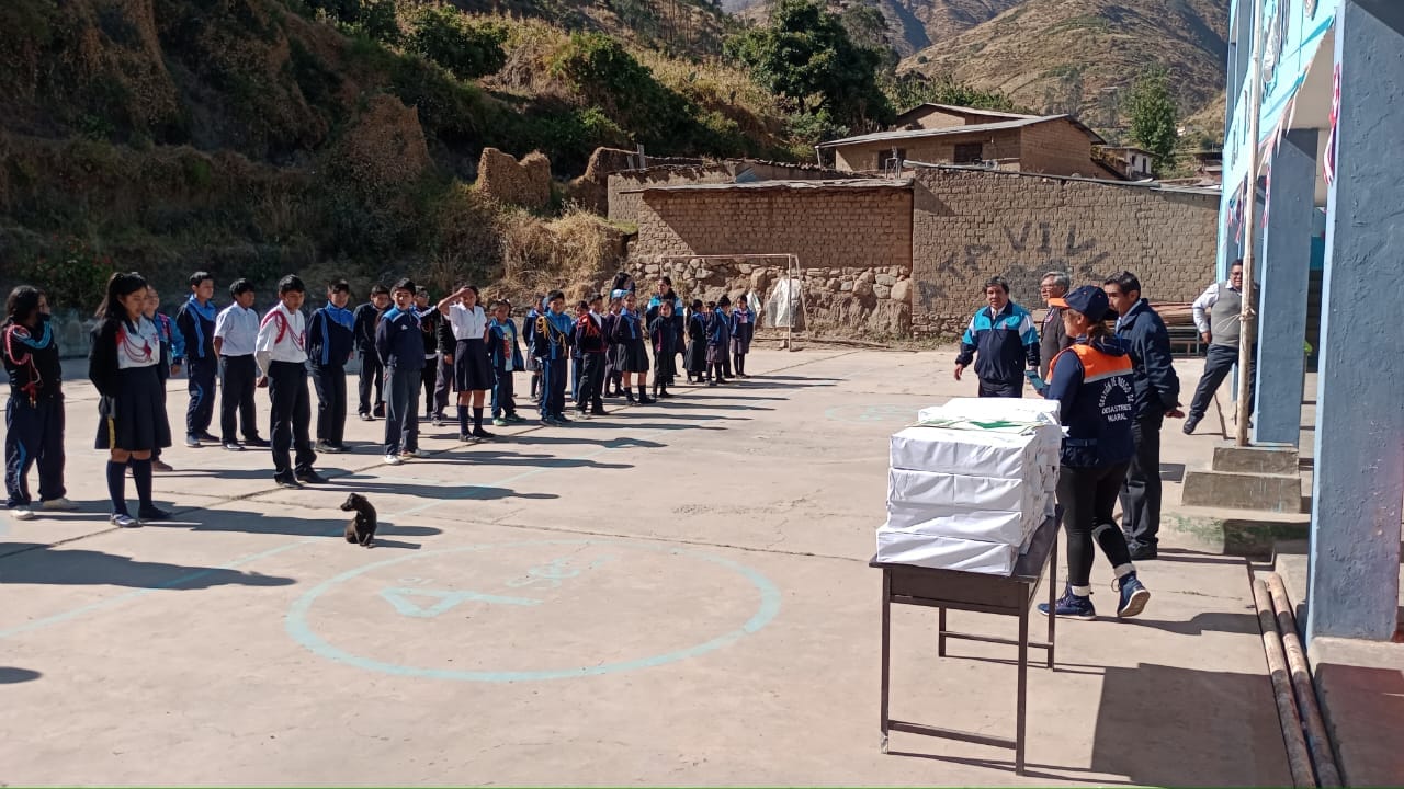 Se entregó cuadernos al colegio de La Perla en Atavillos Alto
