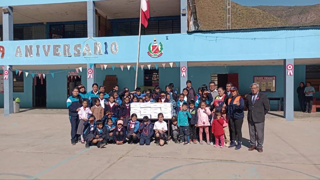 Se entregó cuadernos al colegio de La Perla en Atavillos Alto