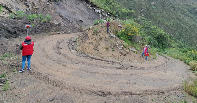 La Contraloría General identificó irregularidades en la ejecución del tramo modificado del camino vecinal del distrito de Lambrama, provincia de Abancay, ejecutado por la Municipalidad Distrital de Lambrama de la gestión anterior, al incumplir la norma técnica y aprobación resolutiva correspondiente, afectando la calidad, seguridad vial y transitabilidad de la vía, además de generar un perjuicio económico a la entidad por S/ 116 460.