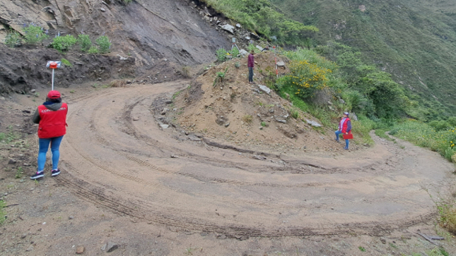 La Contraloría General identificó irregularidades en la ejecución del tramo modificado del camino vecinal del distrito de Lambrama, provincia de Abancay, ejecutado por la Municipalidad Distrital de Lambrama de la gestión anterior, al incumplir la norma técnica y aprobación resolutiva correspondiente, afectando la calidad, seguridad vial y transitabilidad de la vía, además de generar un perjuicio económico a la entidad por S/ 116 460.