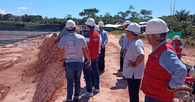La Contraloría General de la República alertó deficiencias en los trabajos ejecutados por la Municipalidad Provincial de Loreto en la obra de mejoramiento y ampliación del sistema de agua potable, saneamiento y tratamiento de aguas servidas de la ciudad de Nauta, en la provincia de Loreto, lo que genera el riesgo de afectar la correcta ejecución y cumplimiento del contrato.