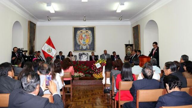 Alcalde Distrital de Andrés Avelino Cáceres Dorregaray, participa en las Actividades Oficiales por los 346 Aniversario de la UNSCH