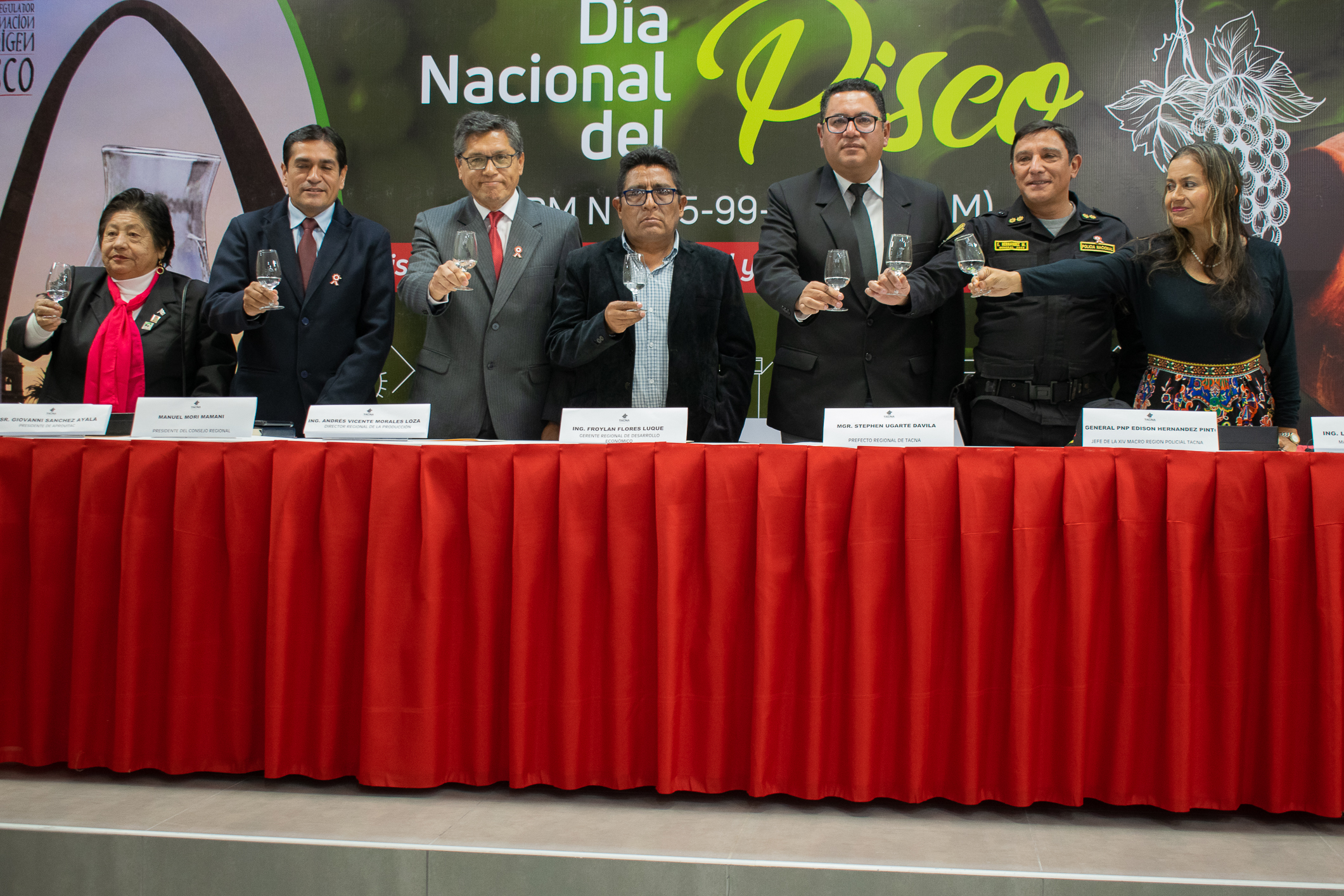 Reconocen a 7 productores regionales de pisco