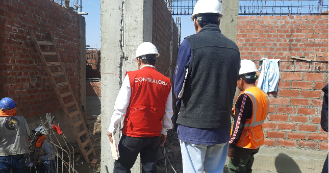 La Contraloría General advirtió a la Municipalidad Provincial de Chincha que la obra Recuperación de la Institución Educativa Primaria N° 22851 del Centro Poblado 15 de Agosto en Chincha Alta, se ejecuta con deficiencias de construcción, lo cual genera riesgo en la calidad y vida útil de la obra.