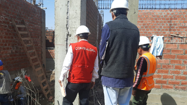 La Contraloría General advirtió a la Municipalidad Provincial de Chincha que la obra Recuperación de la Institución Educativa Primaria N° 22851 del Centro Poblado 15 de Agosto en Chincha Alta, se ejecuta con deficiencias de construcción, lo cual genera riesgo en la calidad y vida útil de la obra.